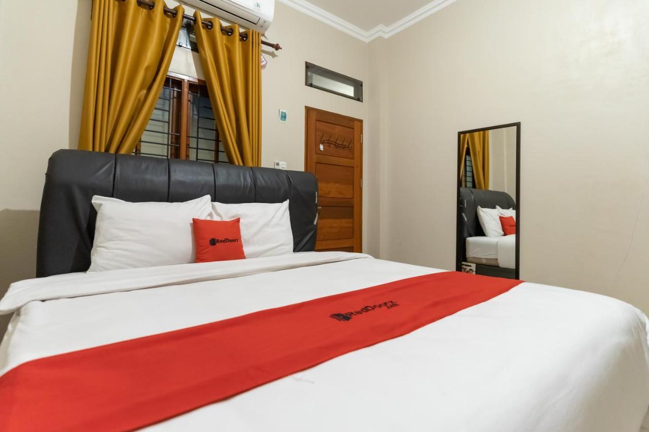 RedDoorz At Joyce Guest House Medan Zewnętrze zdjęcie