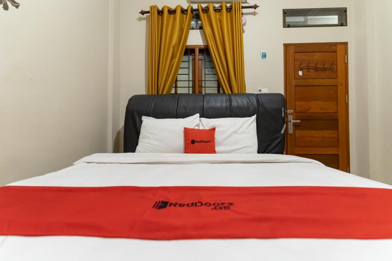 RedDoorz At Joyce Guest House Medan Zewnętrze zdjęcie