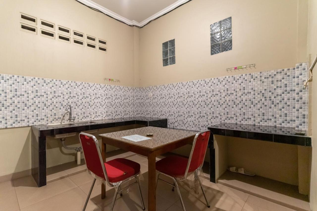 RedDoorz At Joyce Guest House Medan Zewnętrze zdjęcie