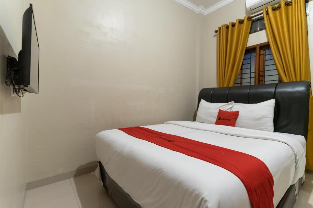 RedDoorz At Joyce Guest House Medan Zewnętrze zdjęcie